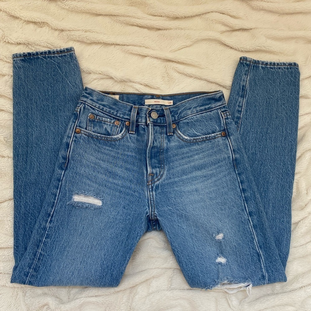 Levi’s Wedgie Premium Denim distressed straight leg jeans